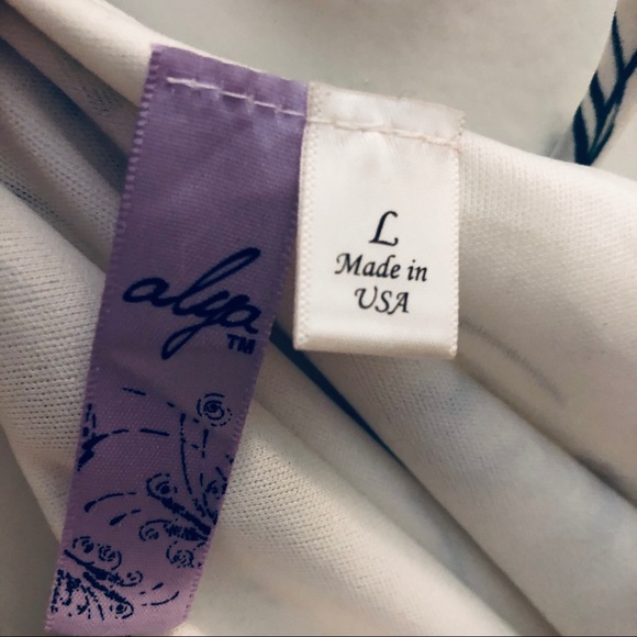 Francesca’s sleeveless top - Picture 3 of 3